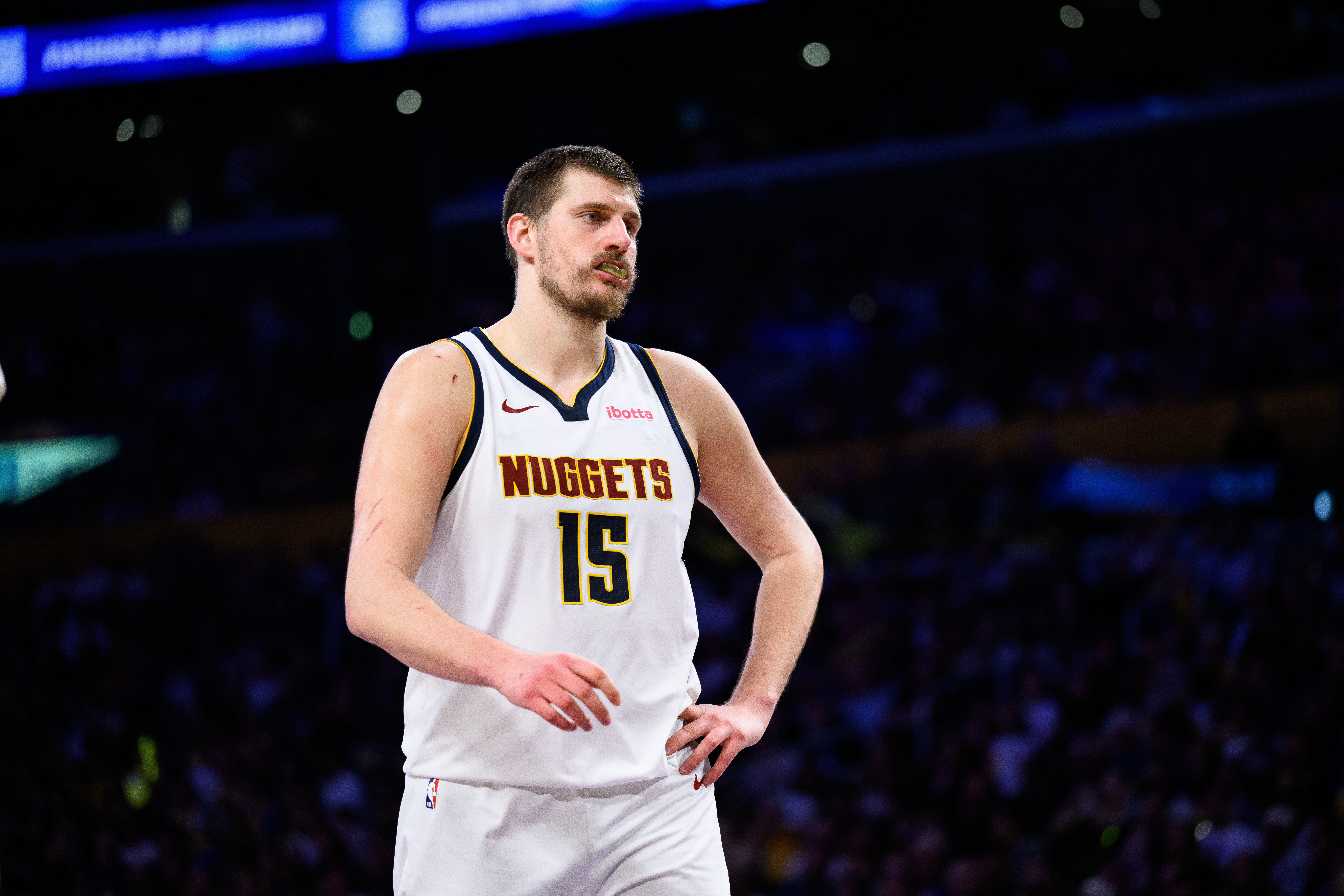 开云体育-创造历史！约基奇本赛季场均篮板助攻皆排联盟第一 NBA历史首人